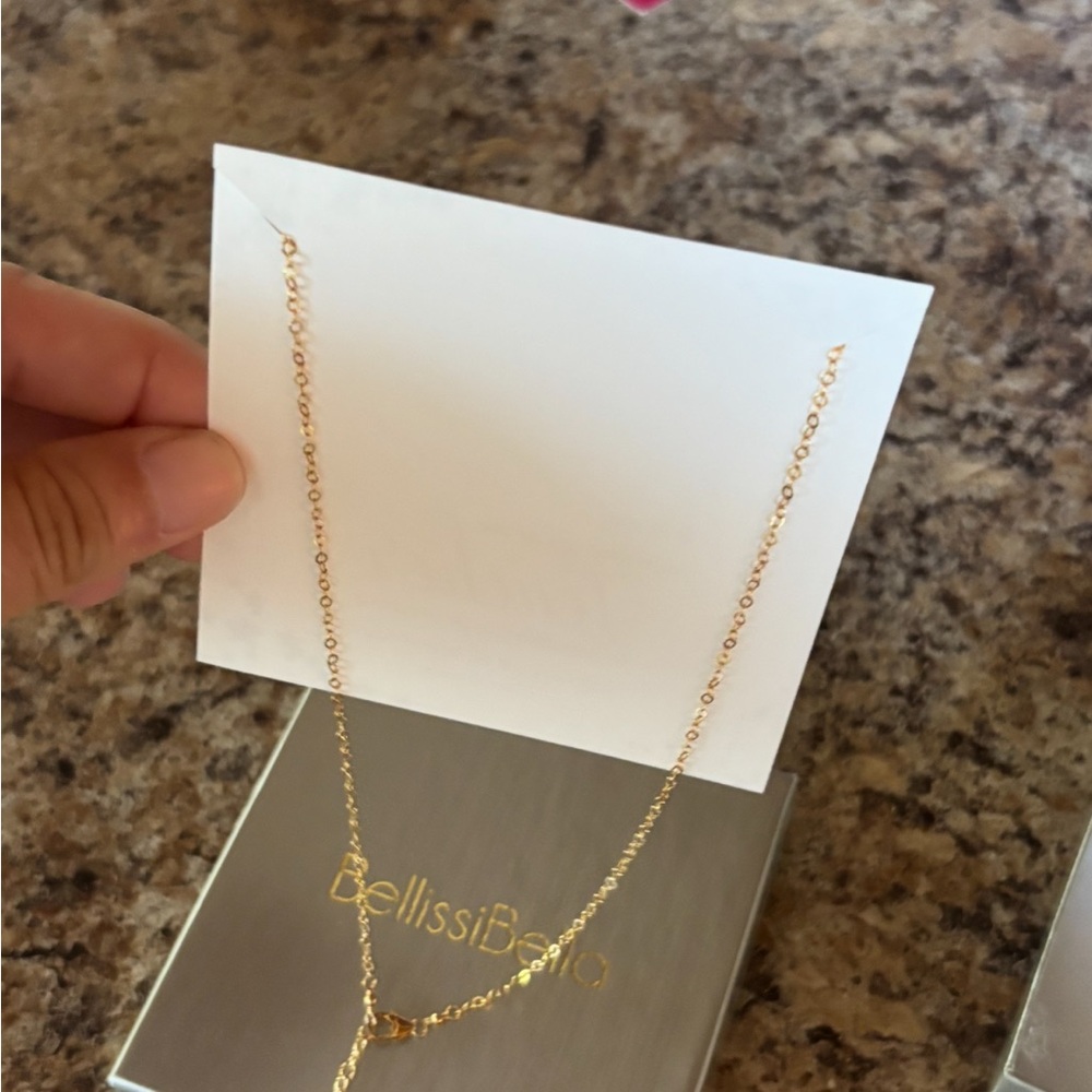 Elegant Gold Circle Pendant Necklace - Picture 5 of 5